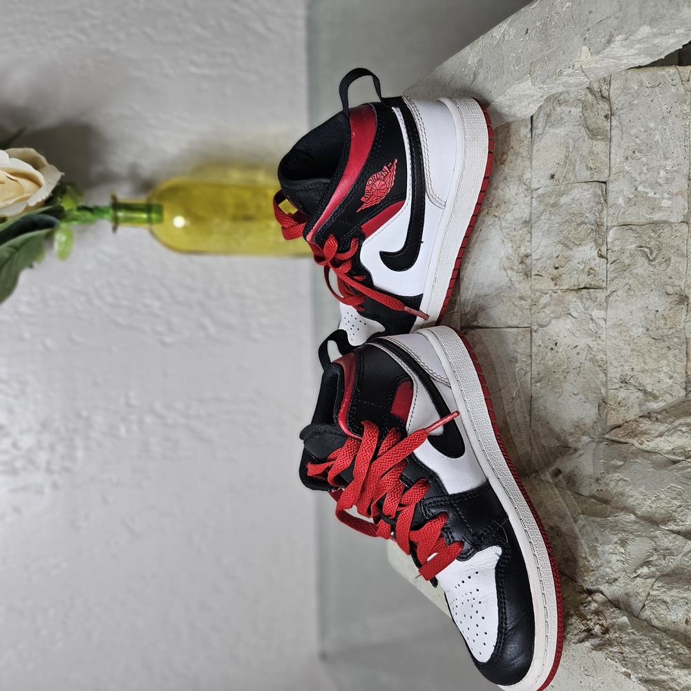 Jordan Black and Red Sneakers Classic High-Top Design